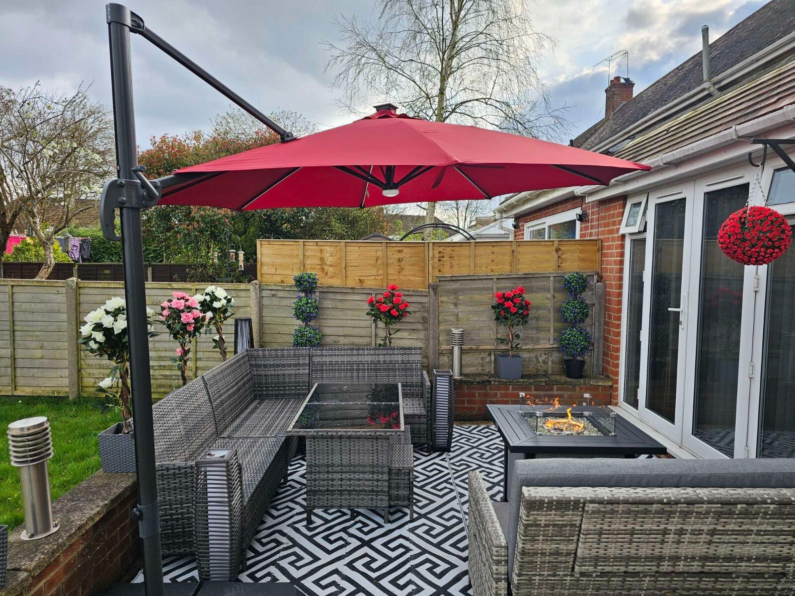 Square Rattan Gas Fire Pit Table w/ Glass Screen Lid Beads 50000 BTU 81x81x64cm - Home and Garden Furniture Shop - rustic - furniture