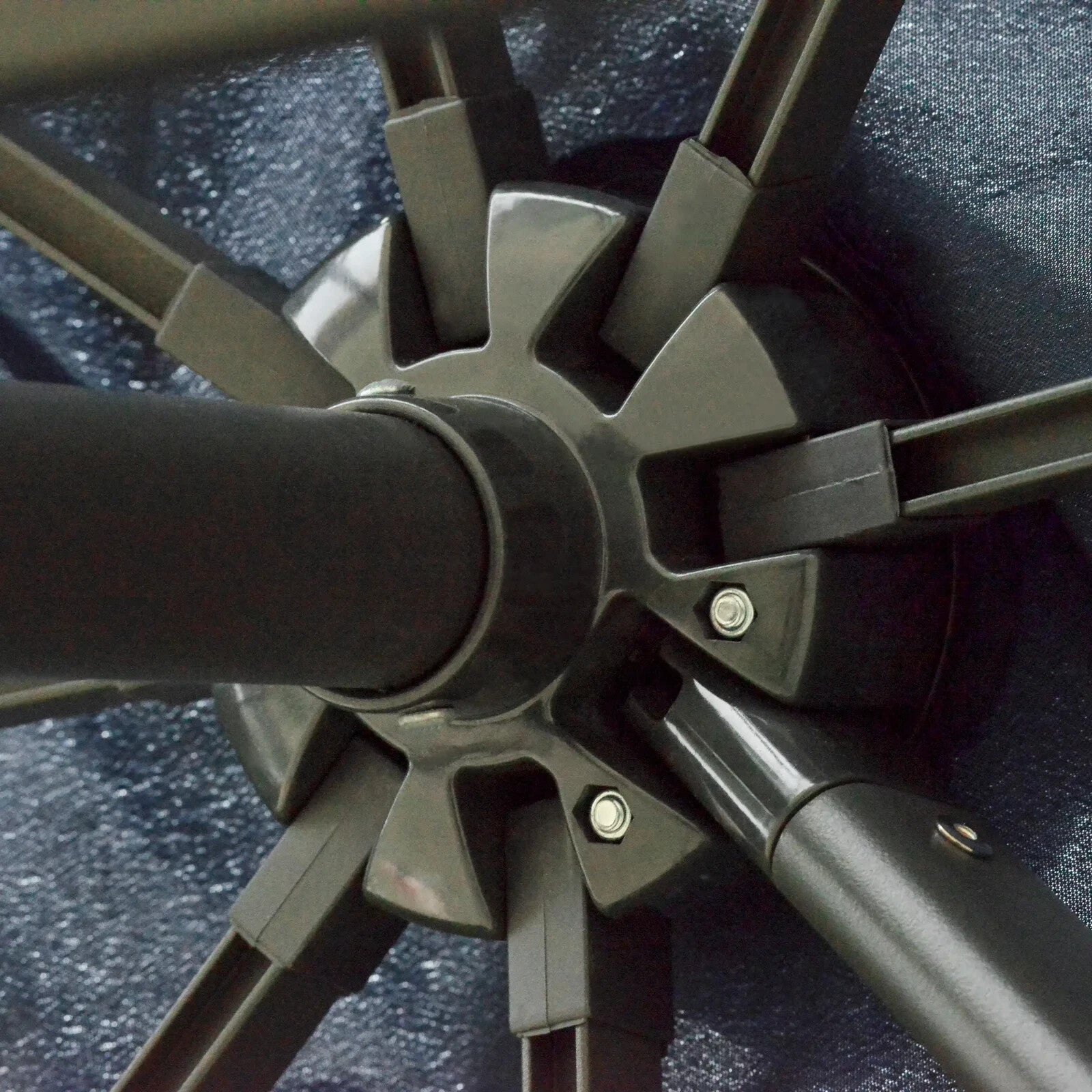 3m LED Cantilever Garden Parasol with Solar Lights and Cross Base 2.92x2.92x2.4m - Home and Garden Furniture Shop - rustic - furniture