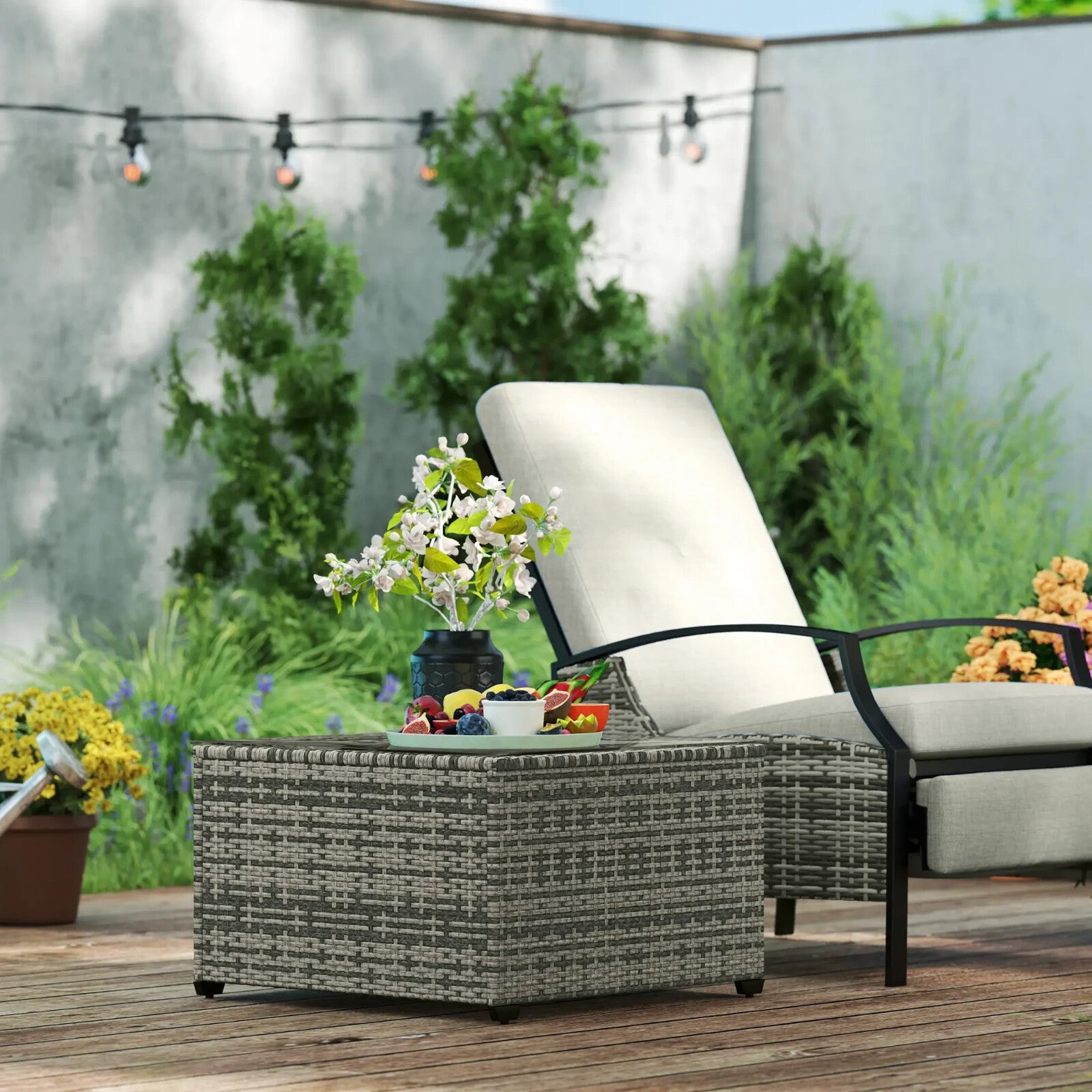 62 x 62cm Rattan Garden Side Table w/ Glass Top Patio Coffee Table for Home Use